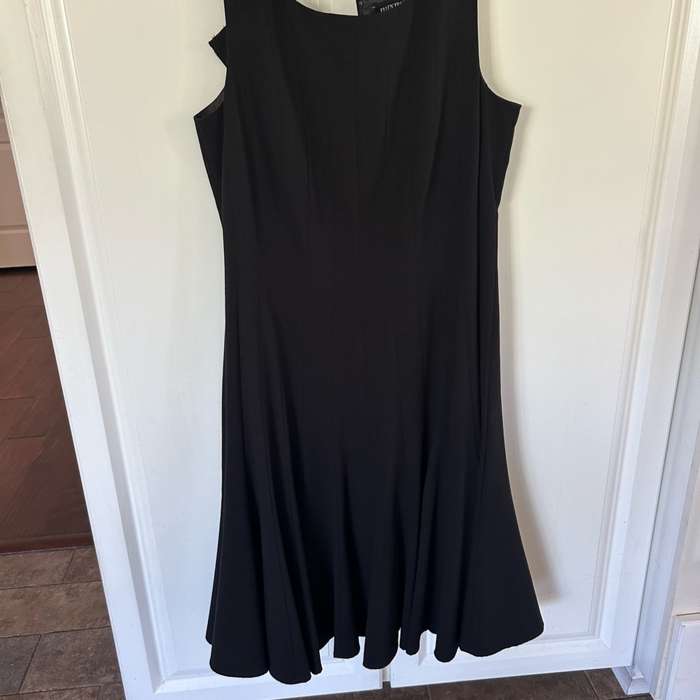 Ellen Tracy Classic Black Midi Dress Size 6 Gorgeous! Lined